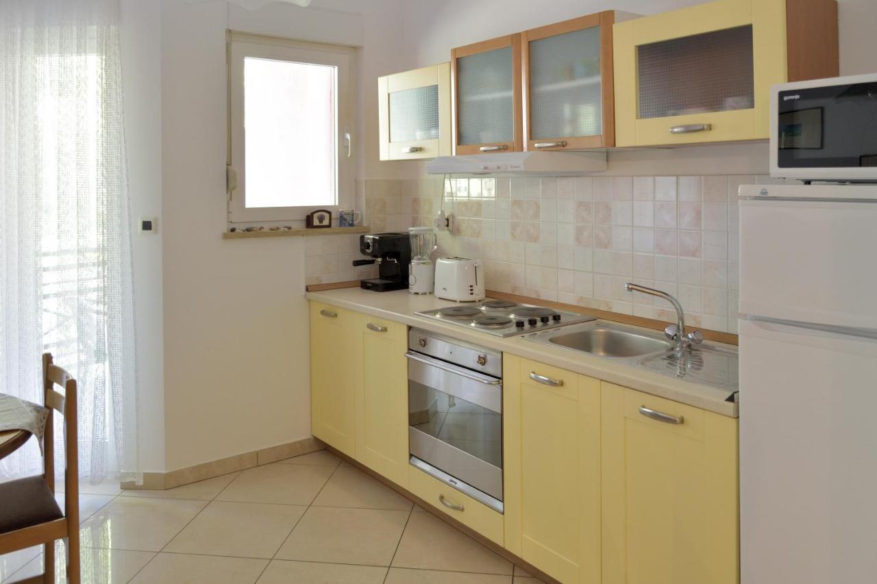 Pino Apartment Pula Bagian luar foto