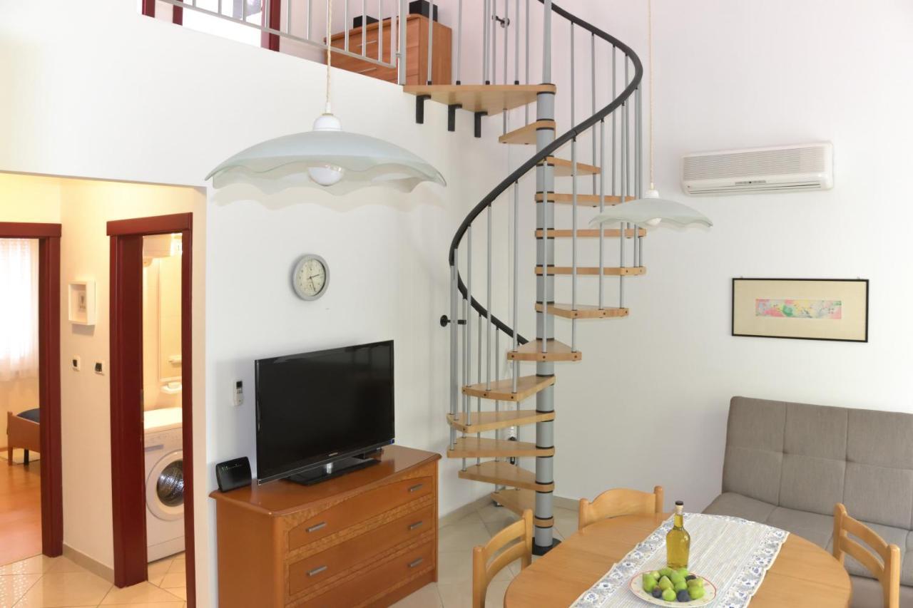 Pino Apartment Pula Bagian luar foto