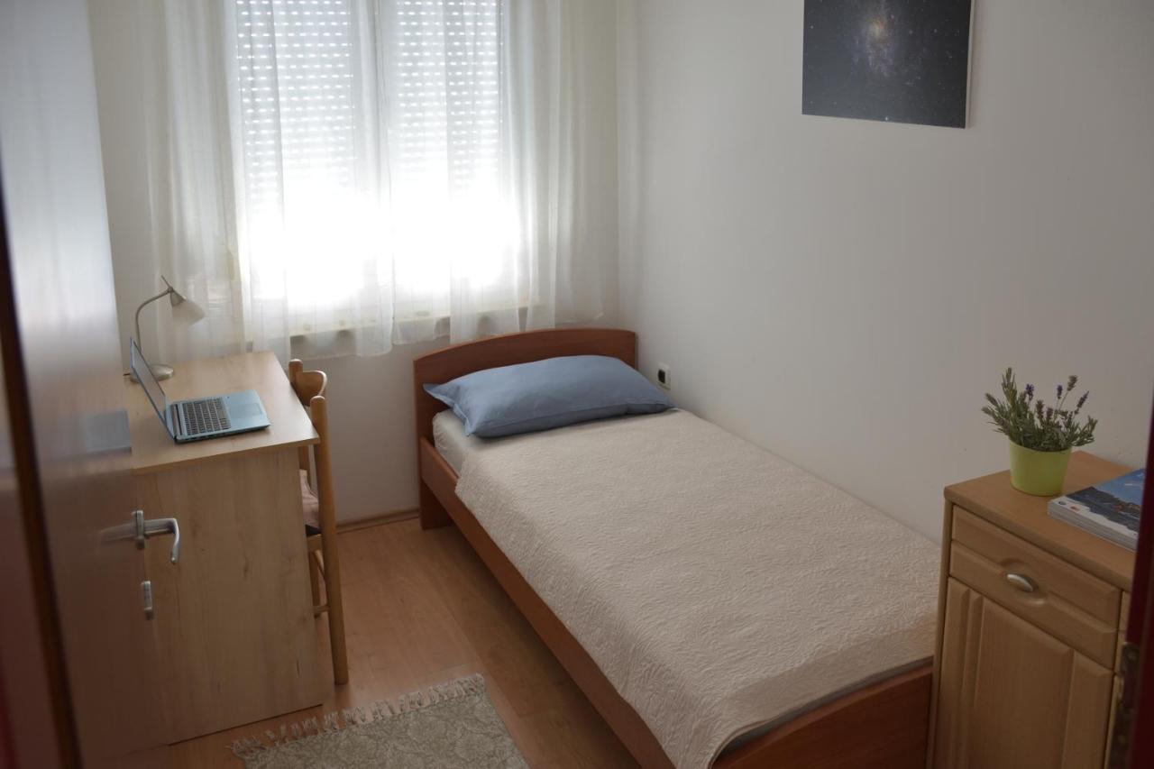 Pino Apartment Pula Bagian luar foto