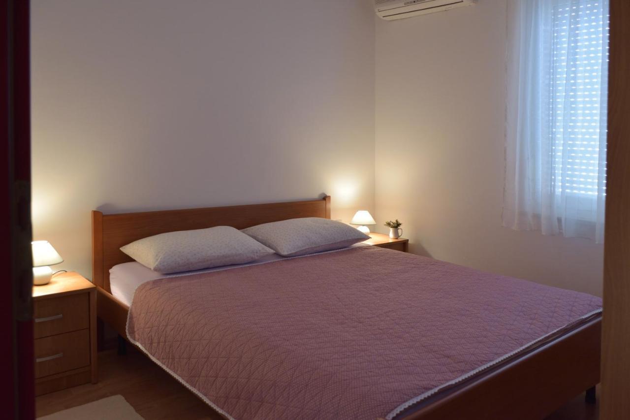Pino Apartment Pula Bagian luar foto