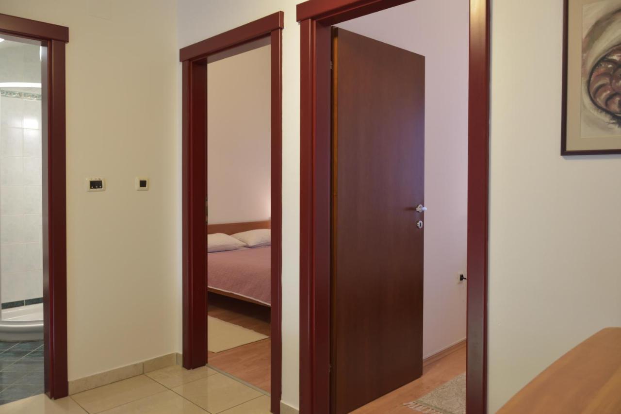 Pino Apartment Pula Bagian luar foto