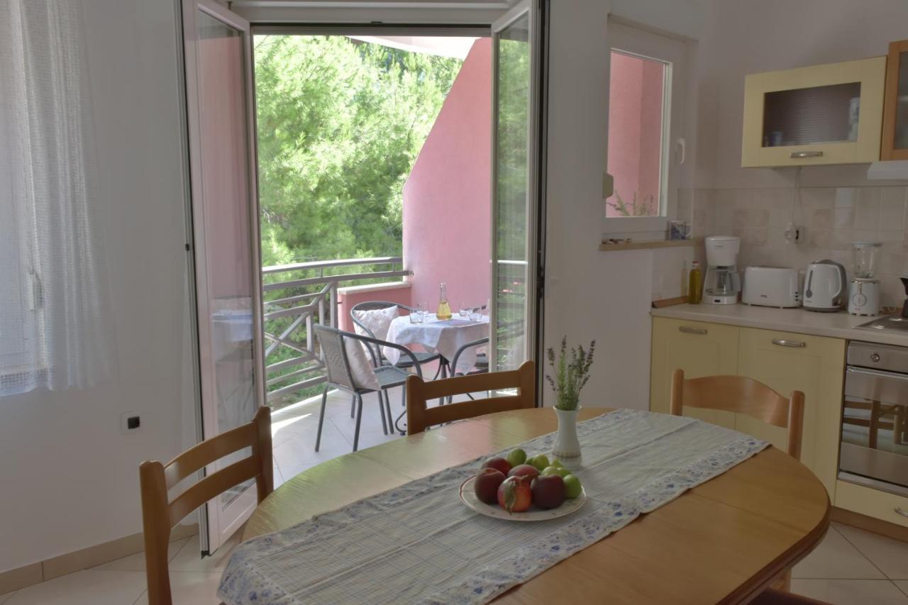 Pino Apartment Pula Bagian luar foto