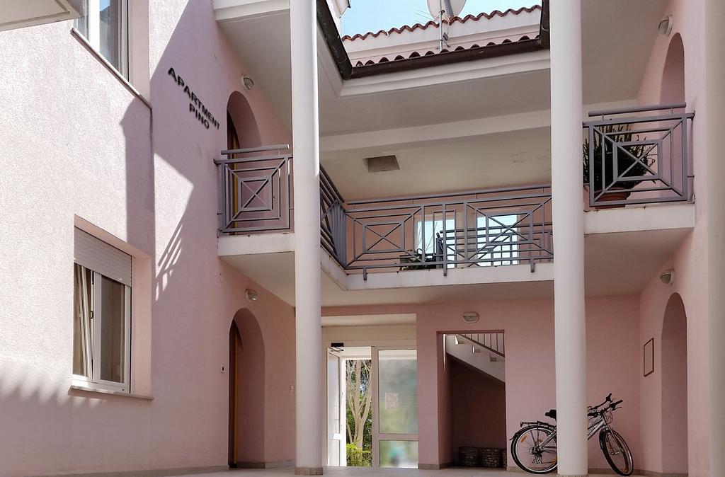 Pino Apartment Pula Bagian luar foto