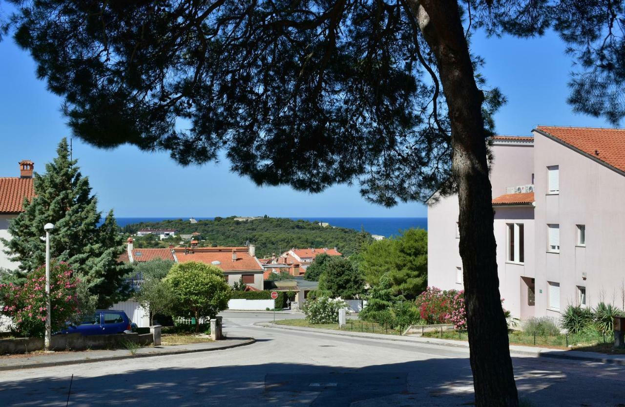 Pino Apartment Pula Bagian luar foto