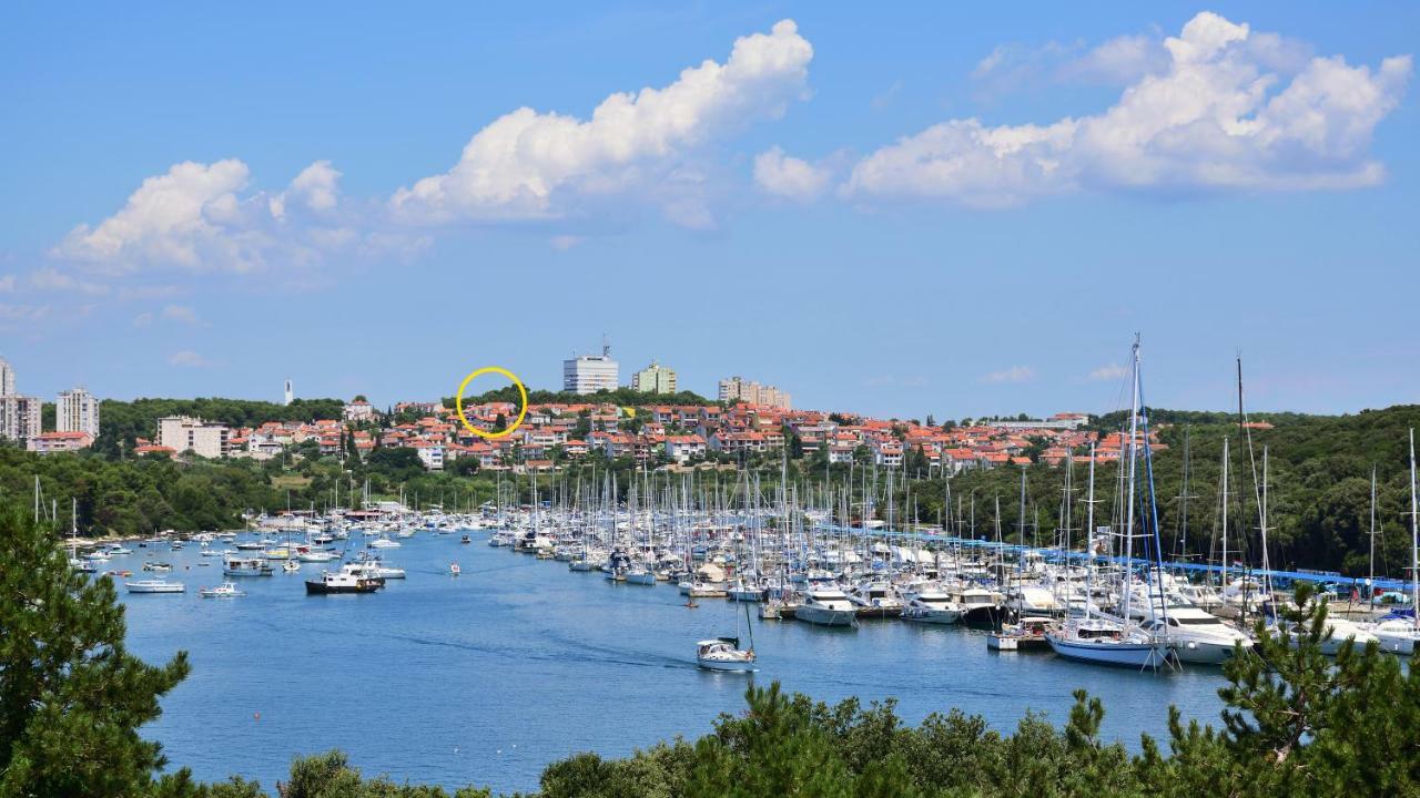 Pino Apartment Pula Bagian luar foto