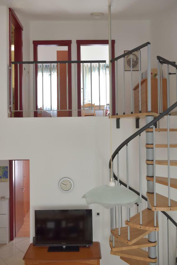 Pino Apartment Pula Bagian luar foto